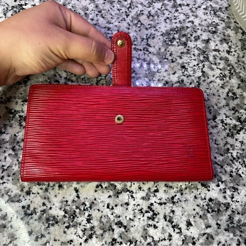 Louis Vuitton | BEAUTIFUL! MI0020 Red Epi Wallet with Kiss Lock